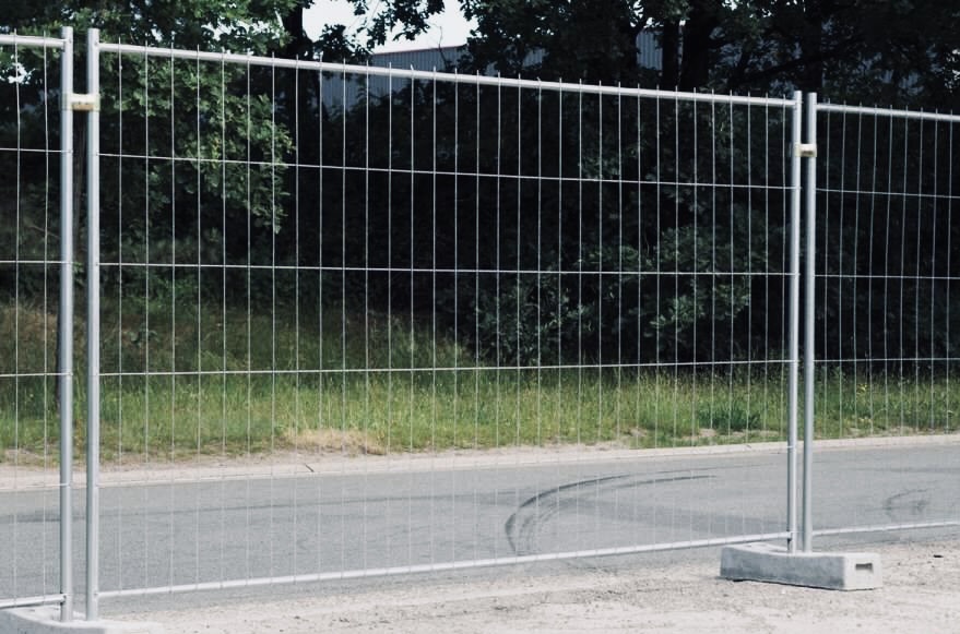 MONTAŻ OGRODZEŃ TYMCZASOWYCH